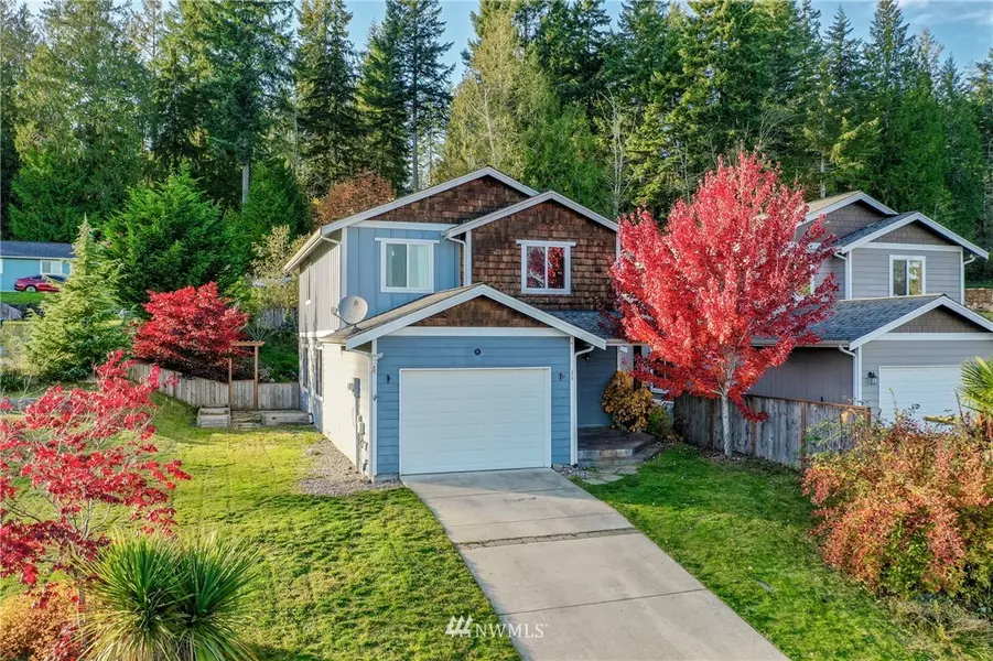 11 E Blackwell ST, Allyn, WA 98524