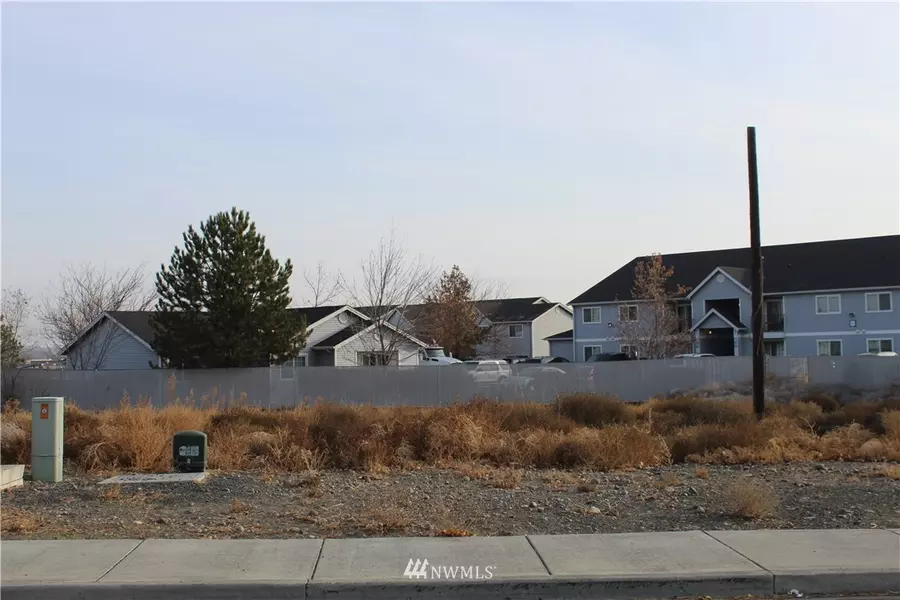 811 N Evelyn DR, Moses Lake, WA 98837