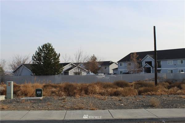 811 N Evelyn DR, Moses Lake, WA 98837