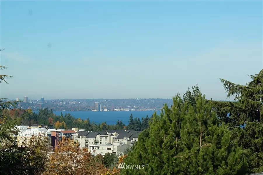 3204 81st PL SE #B303, Mercer Island, WA 98040