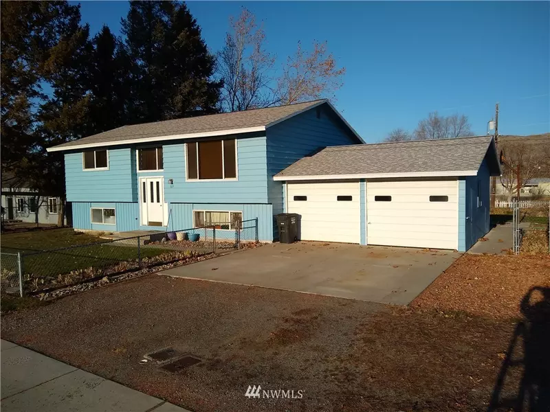 613 Columbia AVE, Bridgeport, WA 98813