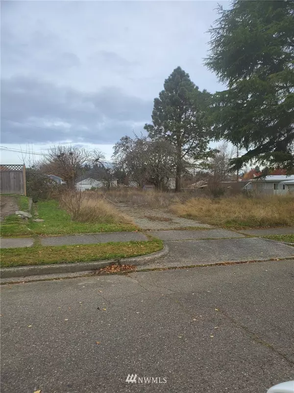 207 E 61st ST, Tacoma, WA 98404