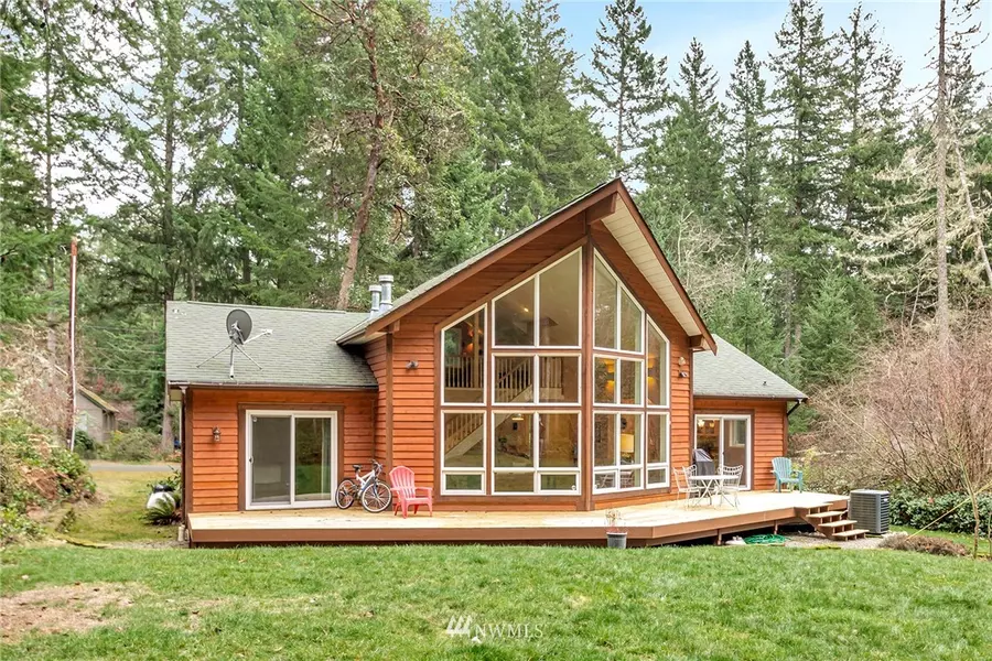 10606 Tahoma DR, Anderson Island, WA 98303