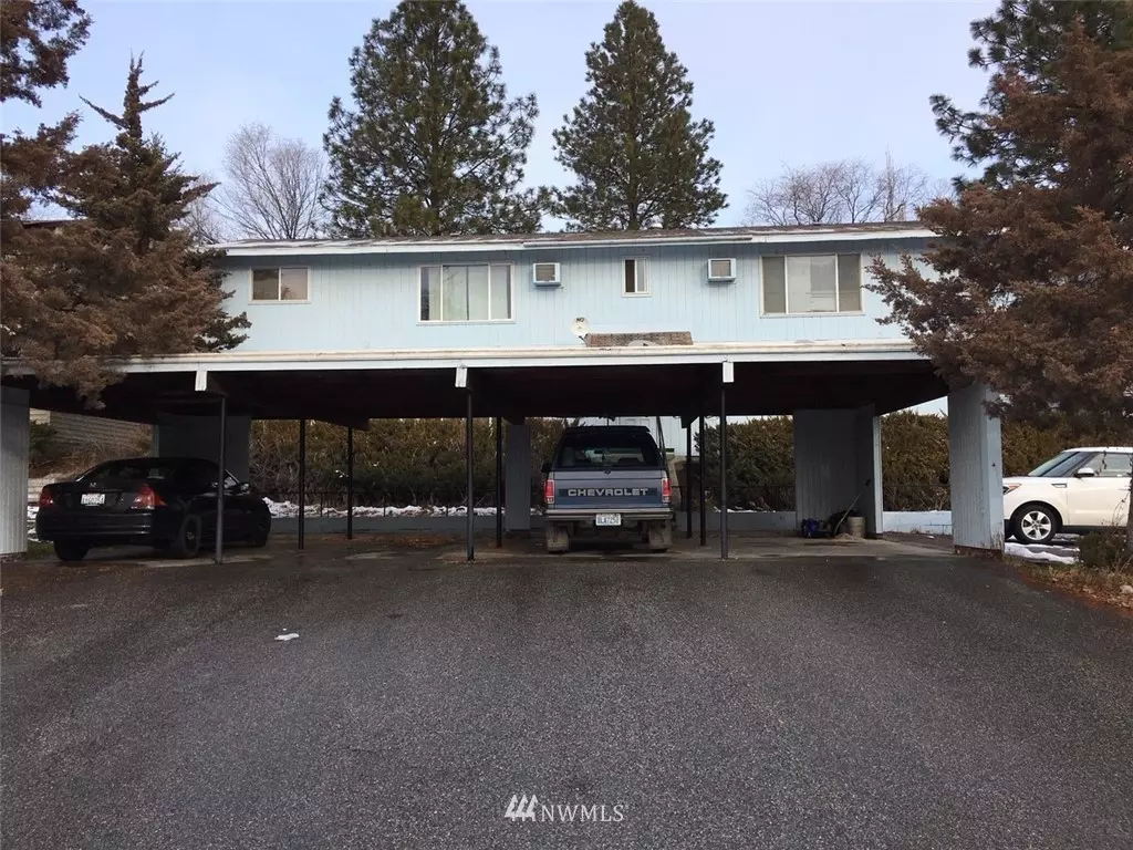 Omak, WA 98841,310 Cherry AVE W