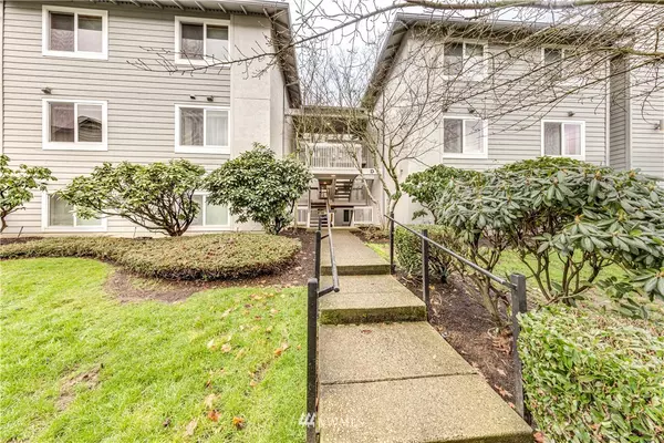 6700 NE 182nd ST #D-201, Kenmore, WA 98028