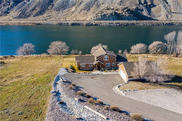 25 N Shore DR, Orondo, WA 98843