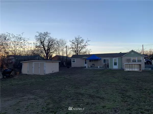 Moses Lake, WA 98837,2001 W Lakeside DR