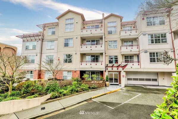 7549 SE 29th ST #302, Mercer Island, WA 98040