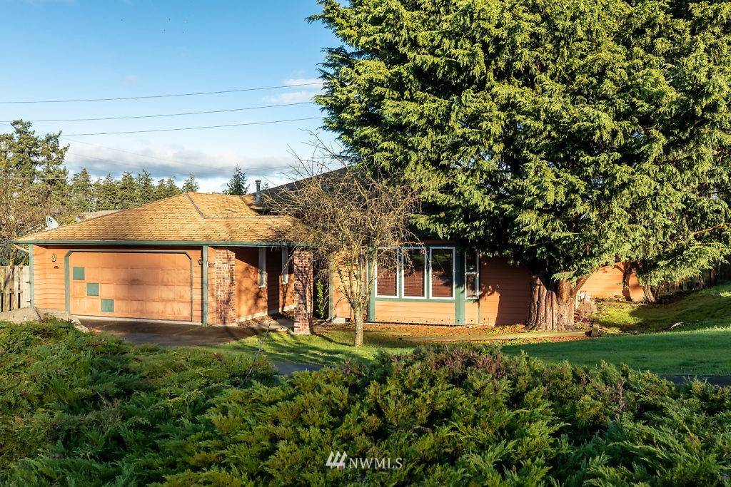 1013 Oakmont LN, Oak Harbor, WA 98277