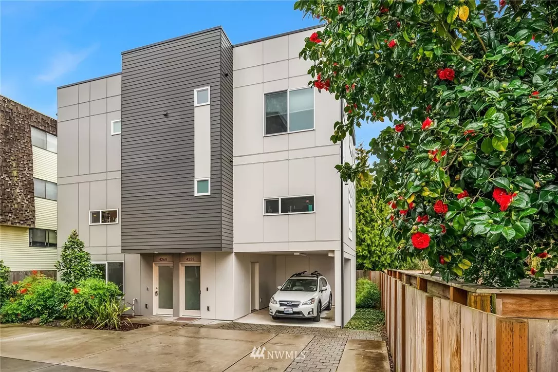 Seattle, WA 98103,4260 Linden AVE N