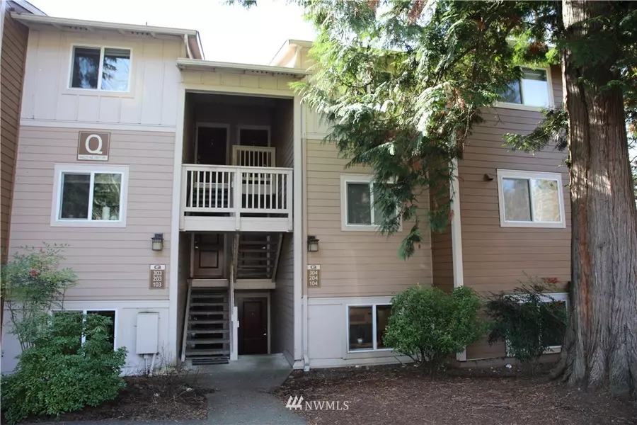 14225 NE 181st PL #Q104, Woodinville, WA 98072