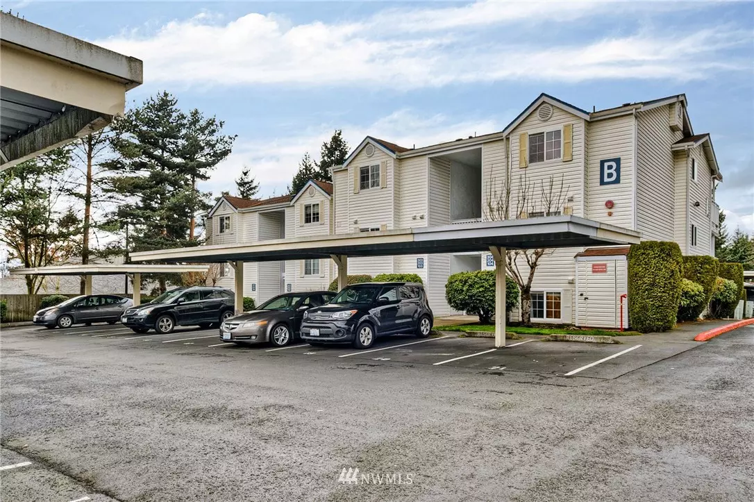 Renton, WA 98055,11002 SE Petrovitsky RD #B104