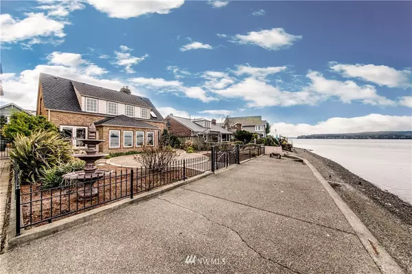 1806 Day Island BLVD W, University Place, WA 98466