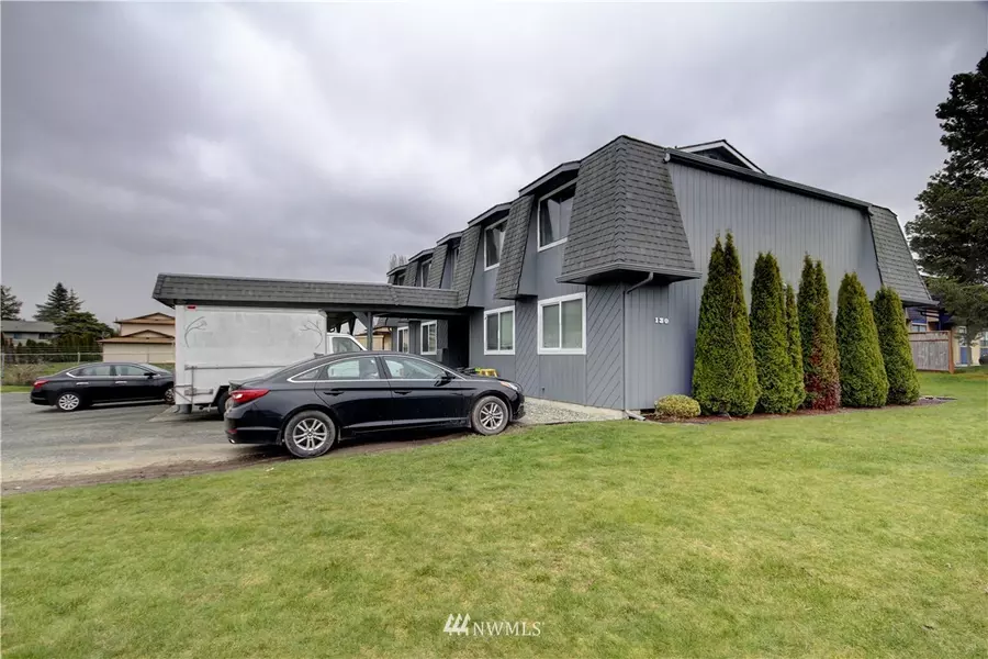 130 Stanford DR, Mount Vernon, WA 98273