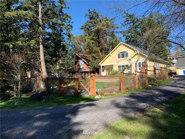 65 Montgomery LN, Orcas Island, WA 98245