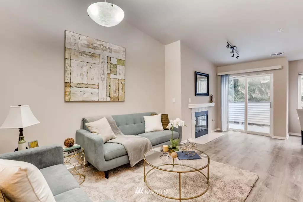 Bellevue, WA 98004,342 102nd AVE SE #303