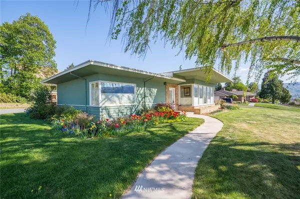 1321 N Arbor TER, East Wenatchee, WA 98802