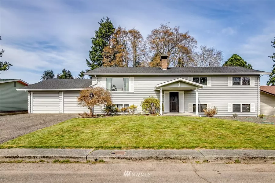 529 NE David DR, Bremerton, WA 98310