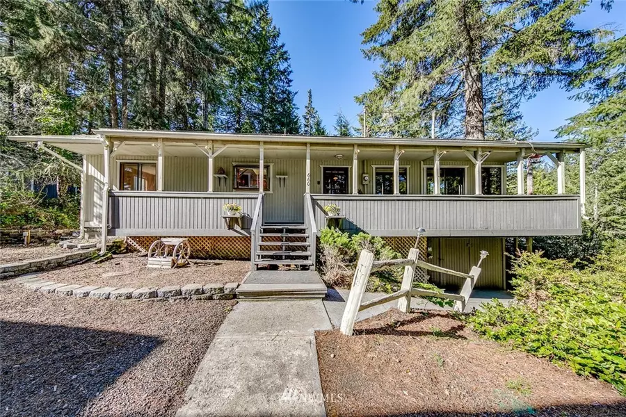 660 N Colony Surf DR, Lilliwaup, WA 98555