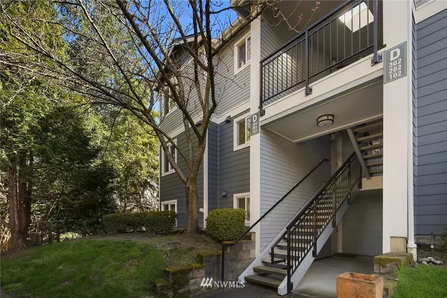 250 NW Dogwood ST #D202, Issaquah, WA 98027