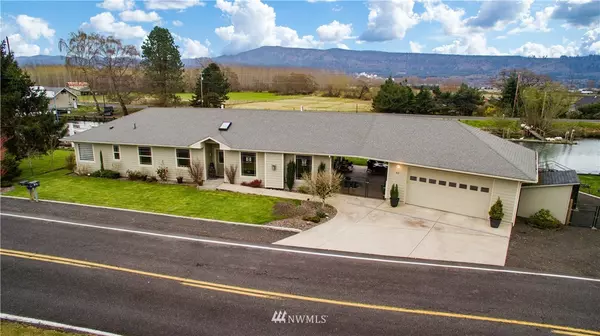 45 N Welcome Slough RD, Cathlamet, WA 98612