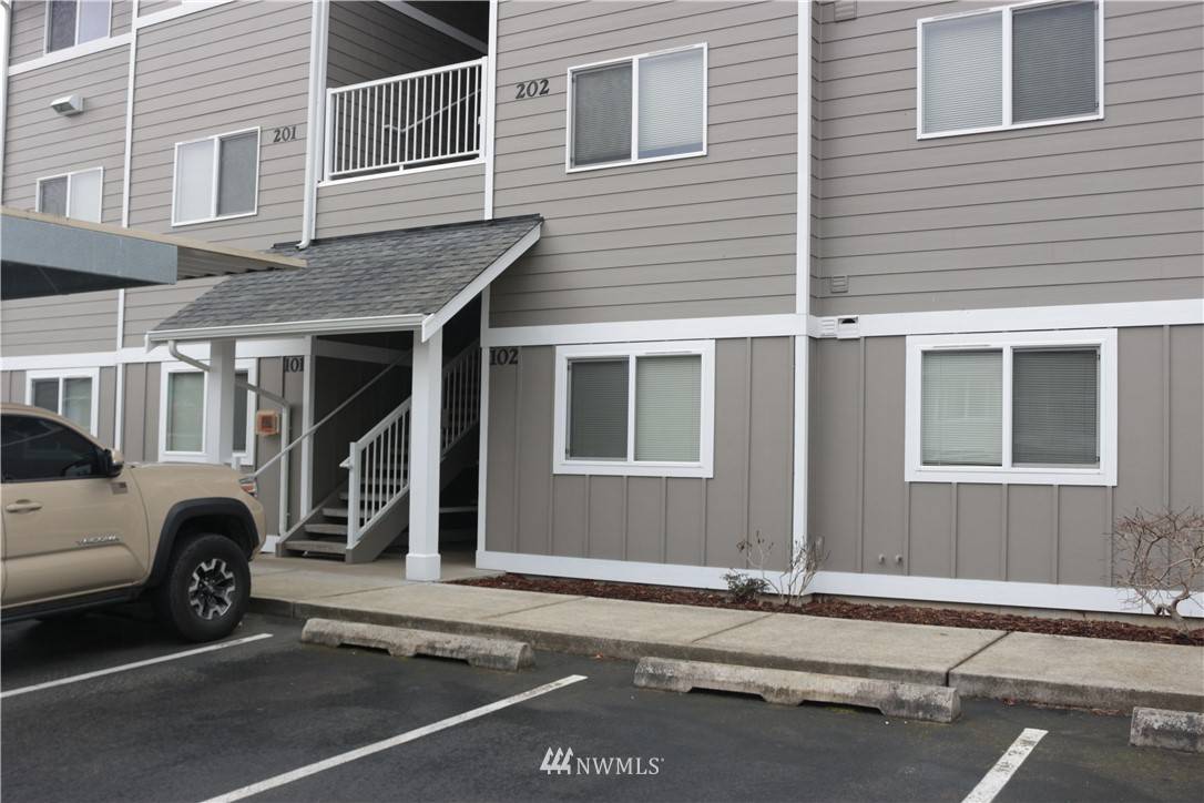 1691 SW Mulberry PL #F102, Oak Harbor, WA 98277
