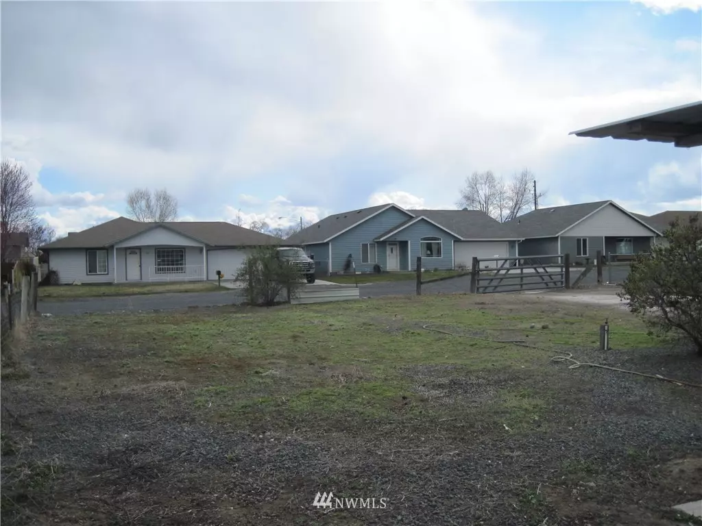 Moses Lake, WA 98837,219 S Sybel LN