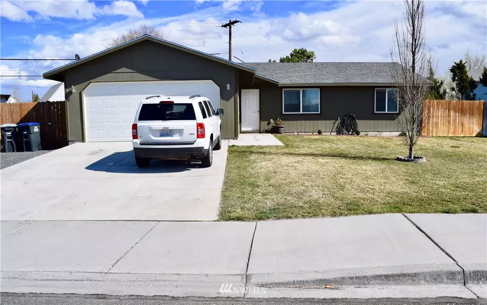 1629 S Skyline DR, Moses Lake, WA 98837