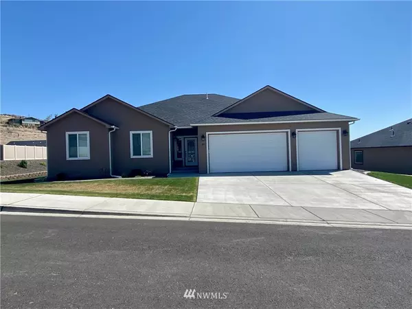 213 N 90th AVE, Yakima, WA 98904