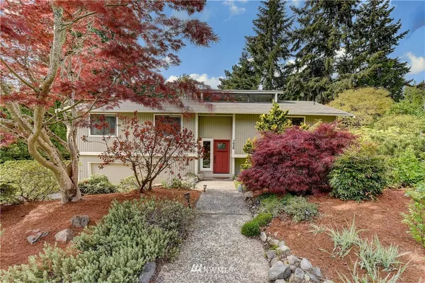 7028 NE 148th PL, Kenmore, WA 98028