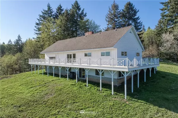 695 Ogden RD, Castle Rock, WA 98611