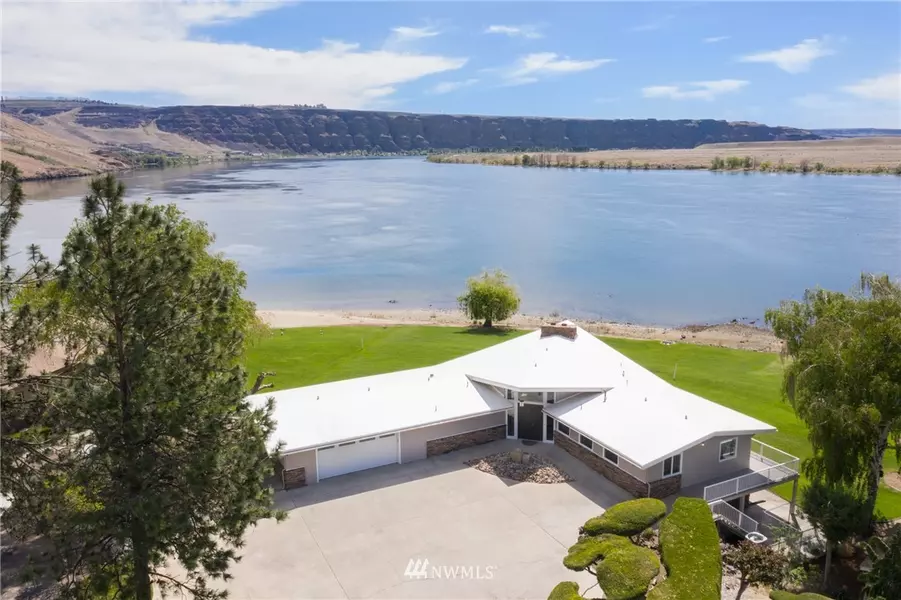 2425 Basalt DR NW, Quincy, WA 98848