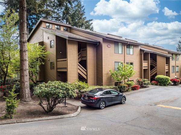 1801 N 107th ST #5-102, Seattle, WA 98133