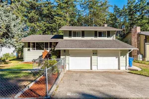 830 NW Cathlamet DR, Oak Harbor, WA 98277