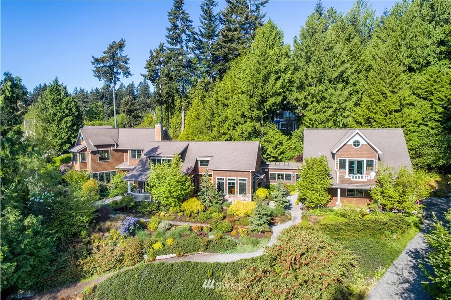 6679 Latyson LN NE, Bainbridge Island, WA 98110