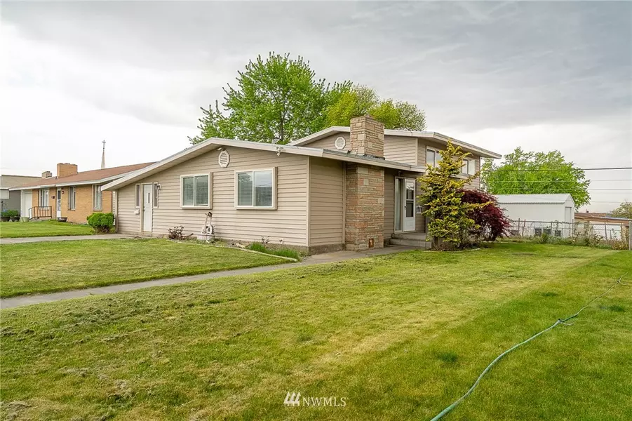 1224 S Jefferson AVE, Moses Lake, WA 98837