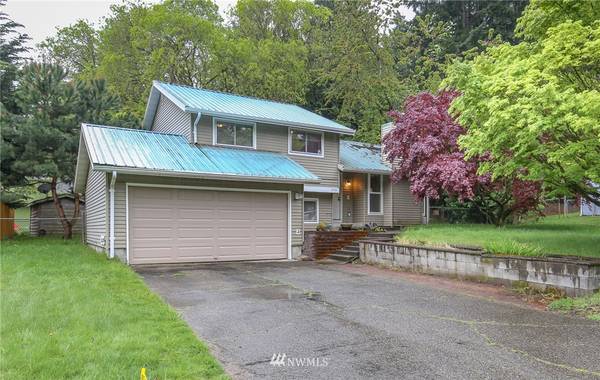 8389 Hickory PL NE, Bremerton, WA 98311