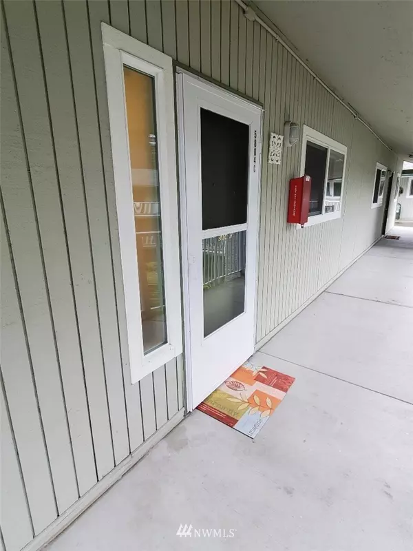 5804 200th ST SW #C, Lynnwood, WA 98036