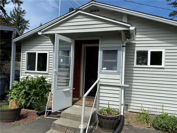 6524 44th AVE E, Tacoma, WA 98443