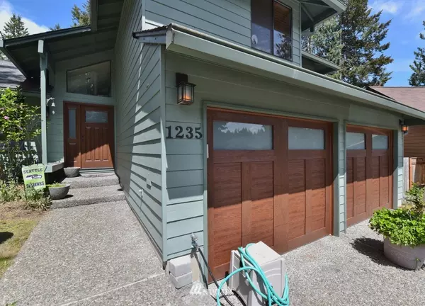 1235 NW Huckle DR, Bremerton, WA 98311