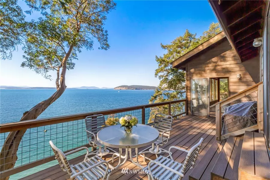 429 Madrona DR, San Juan Island, WA 98250