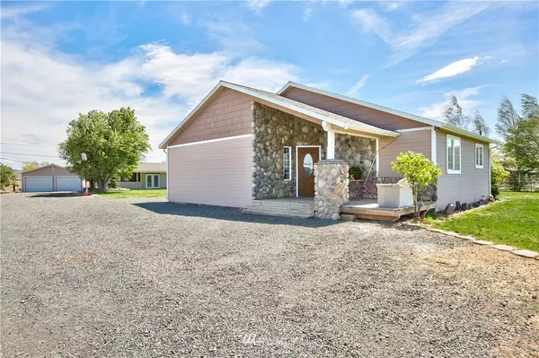 121 Rainier LN, Selah, WA 98942