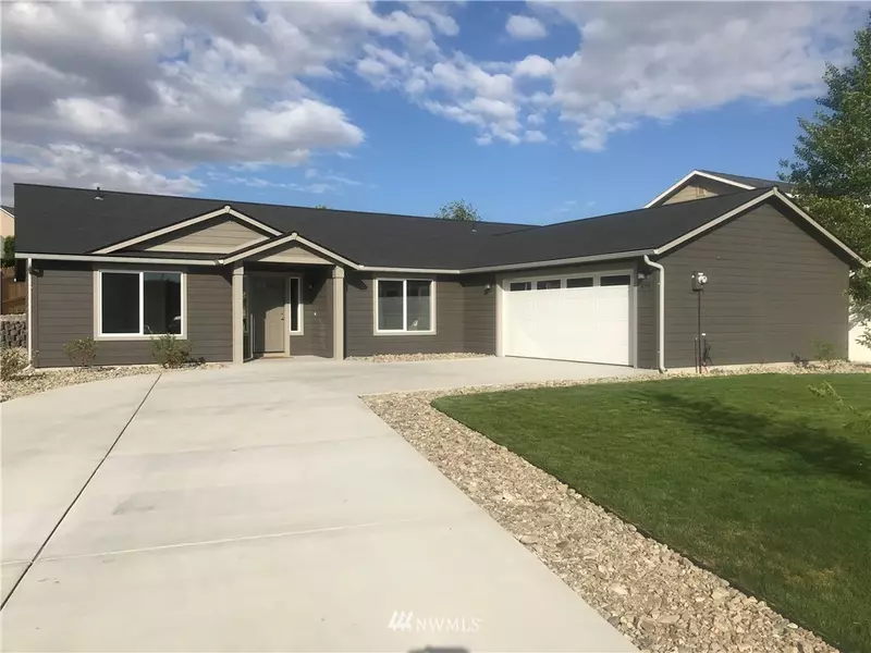 639 N Bluff West DR, Moses Lake, WA 98837