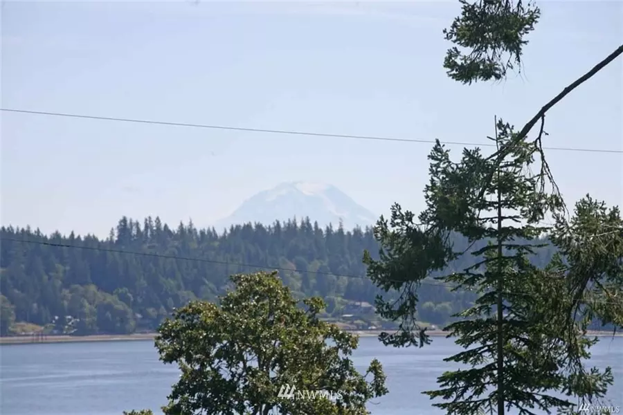 1051 E Treasure Island DR, Allyn, WA 98524