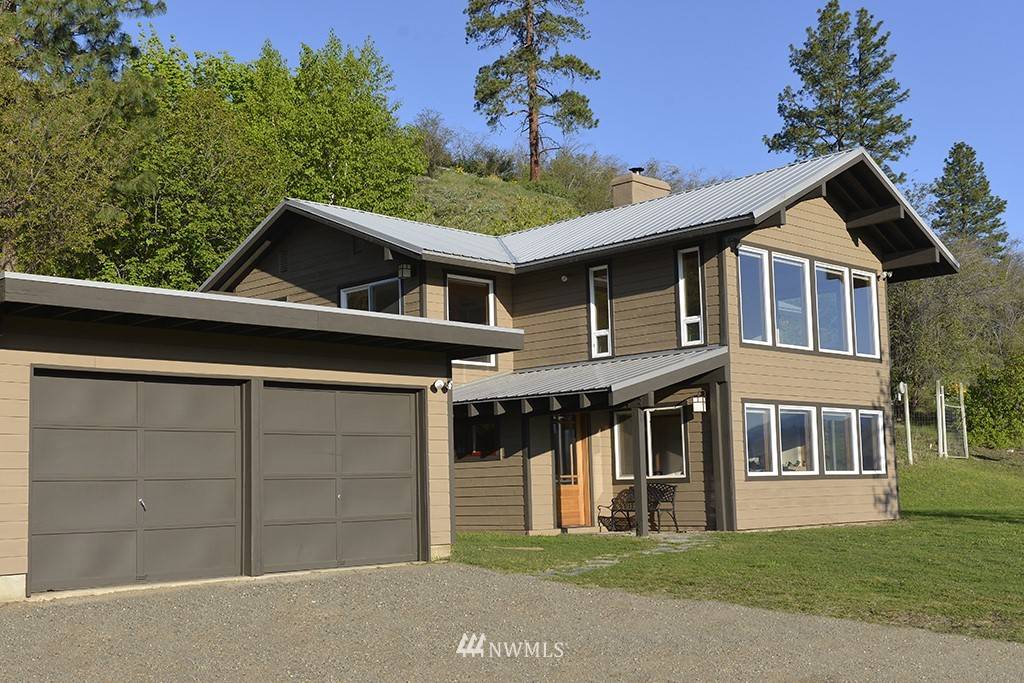 5 Bear Orchard RD, Winthrop, WA 98862