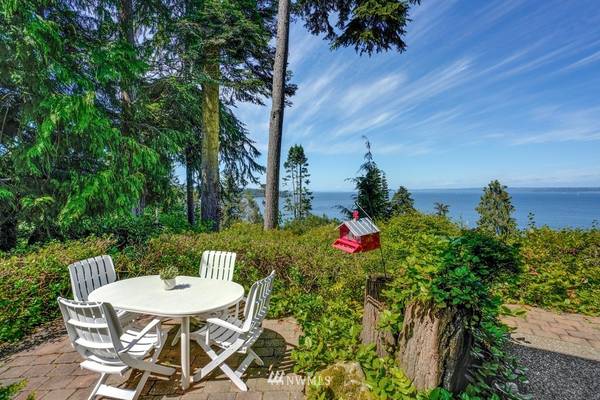 8230 Grand AVE NE, Bainbridge Island, WA 98110