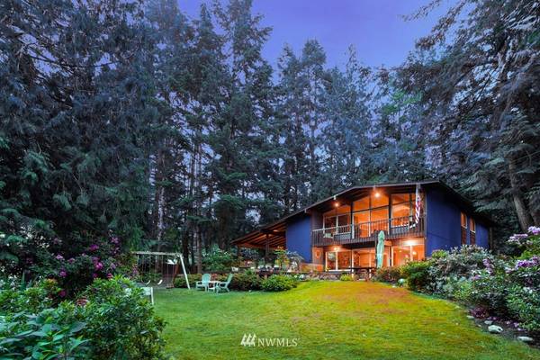 1305 Kings PL NW, Bainbridge Island, WA 98110