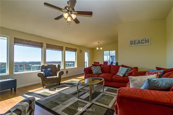 Ocean Park, WA 98640,32211 J PL