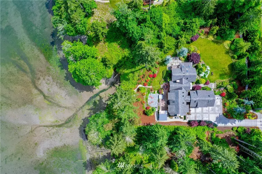 10374 NE Country Club RD, Bainbridge Island, WA 98110