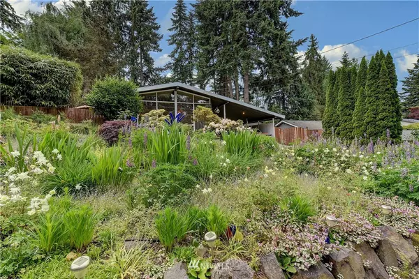 6613 NE Arrowhead DR, Kenmore, WA 98028